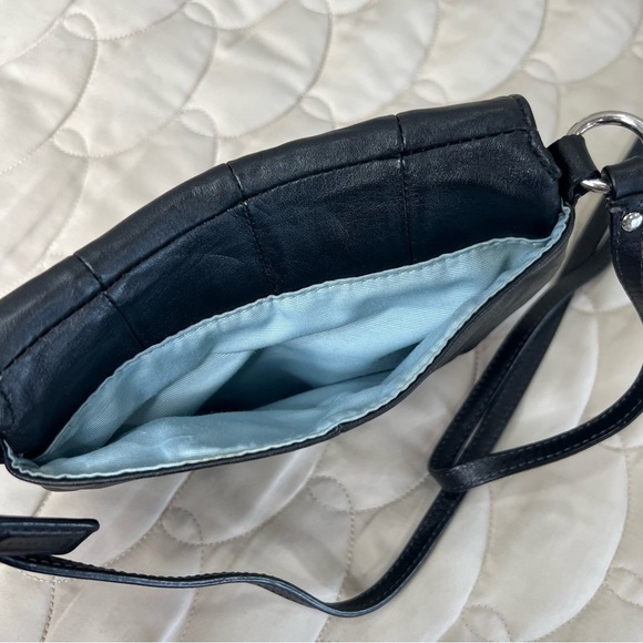 COACH Soho Black GENUINE LEATHER Flap.
SMALL CROSSBODY BAG W/ Buckle - Picture 5 of 10